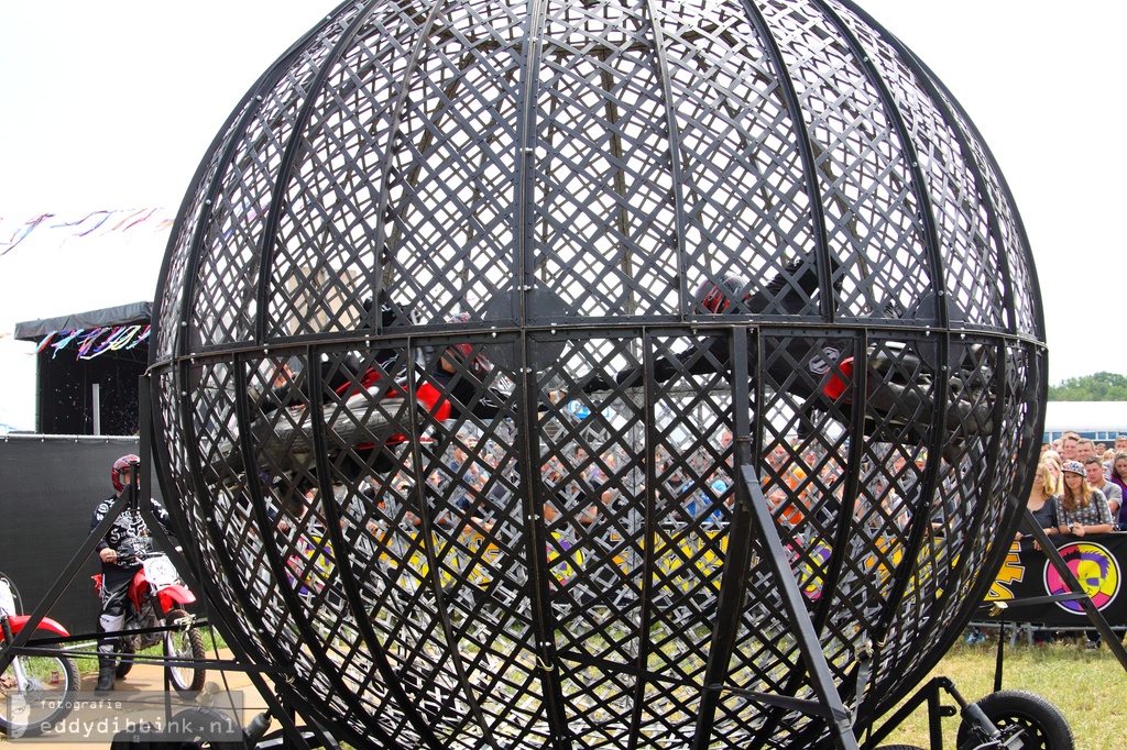 2011-07-15_17 Globe of Death 2 rijders - Zwarte Cross, Lichtenvoorde 057